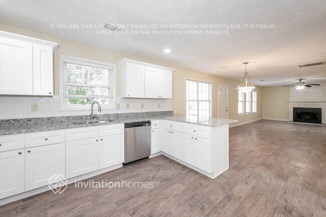 Building Photo - 6521 Carriage Ln