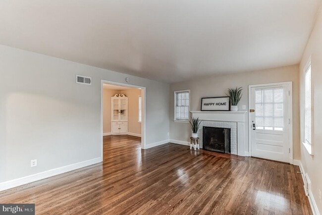 Building Photo - 440 N Nelson St