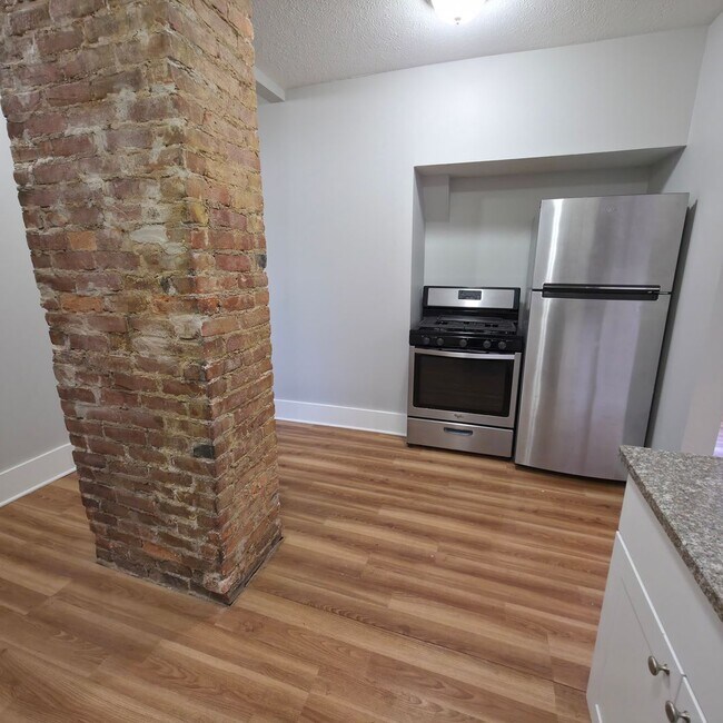 Building Photo - 1609 Hopkins Ave