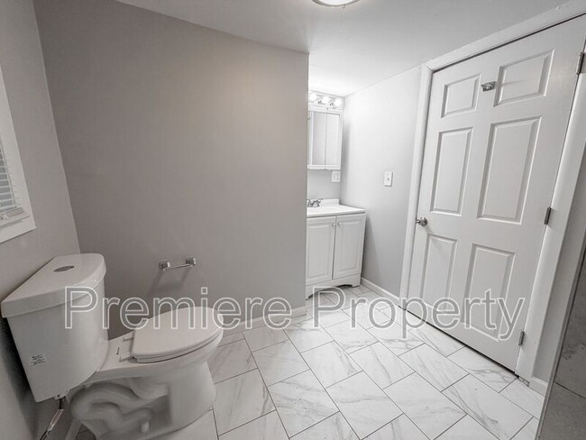 Building Photo - 2409 Mc Kinley Ave