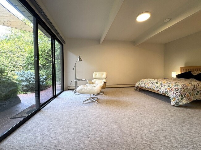 Building Photo - Eichler-Style Gem in Desirable Triple El N...