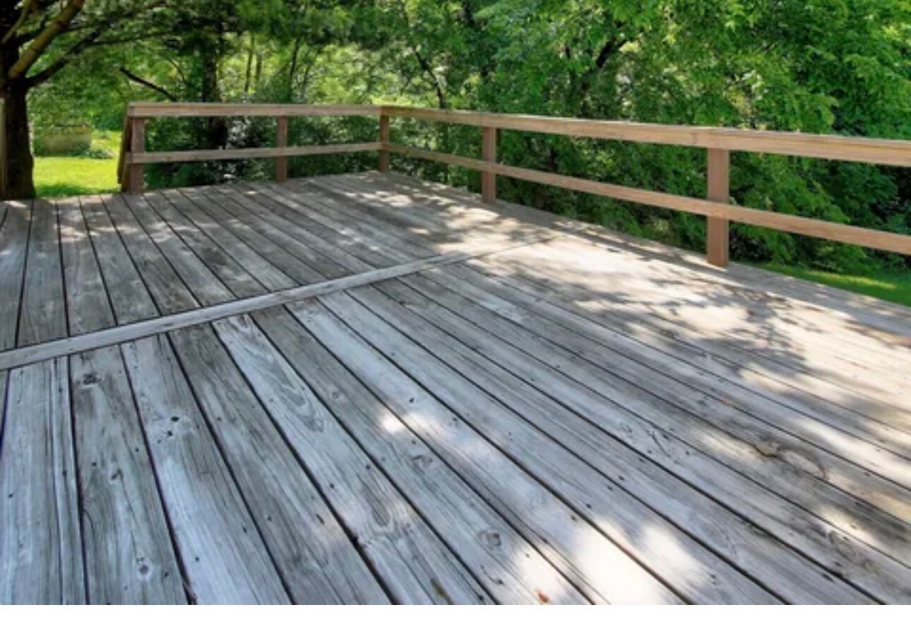 Large deck on treed lot and stream - 8653 Refugee Rd