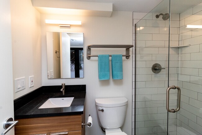 Lower bath - 5590 Harding Ln