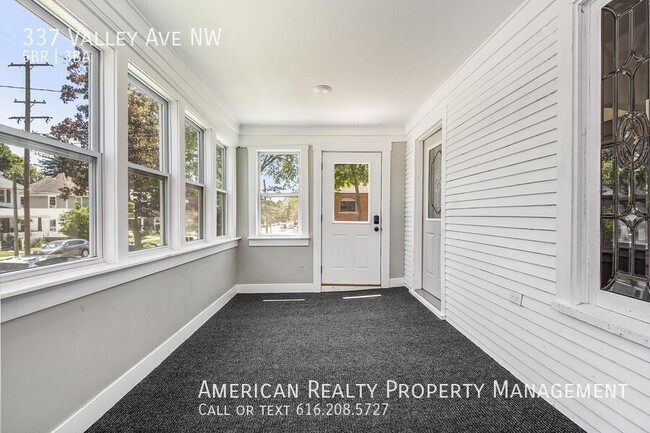 Building Photo - 337 Valley Ave NW