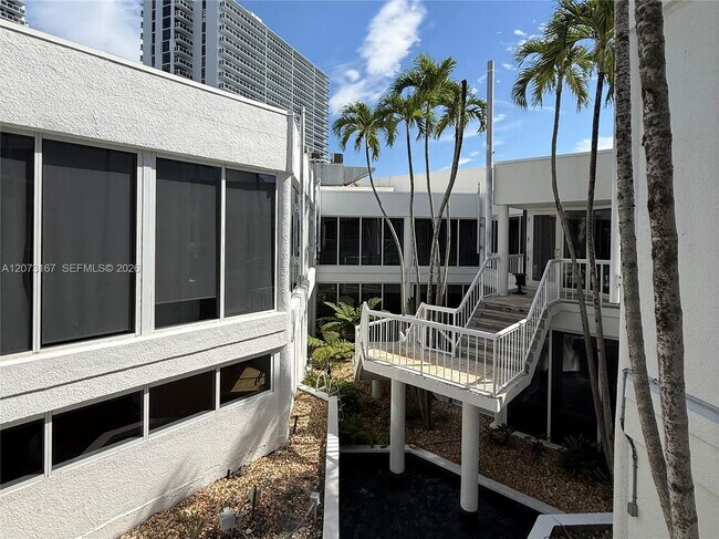 Building Photo - 20201 E Country Club Dr