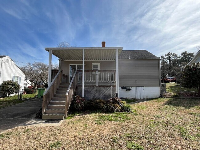 Building Photo - Cozy 1BD, 1BA Near Downtown Raleigh House with Fenced Yard