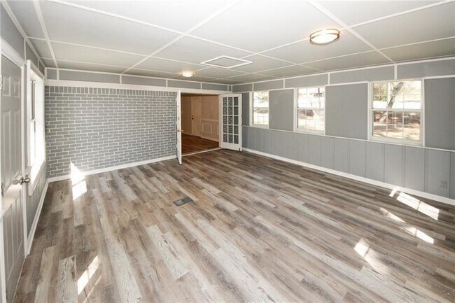 Building Photo - 1616 W Kellogg Cir
