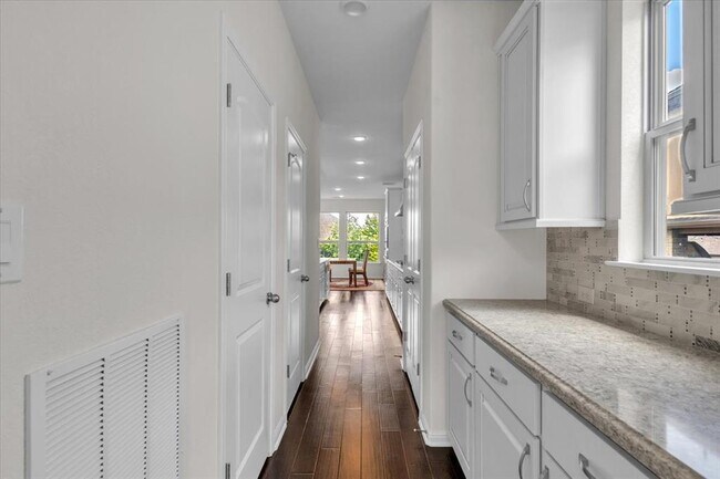 Building Photo - 2513 Cappelle Way