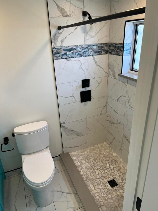 Building Photo - 13420 Reo Rd NE