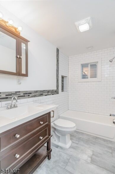 Building Photo - 860 Lyons Ave