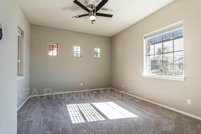 Building Photo - 827 Mesa Roja Trail NE