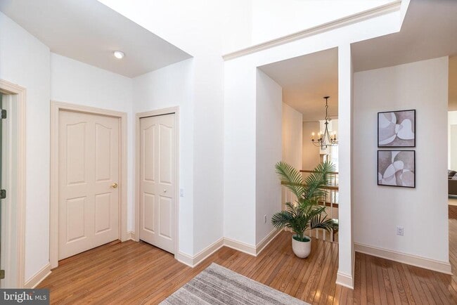 Building Photo - 5812 Hickory Hollow Ln