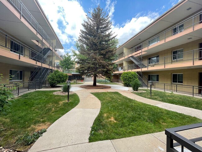 Building Photo - Spacious 1 Bed/1bath close to CU with Reserved Parking