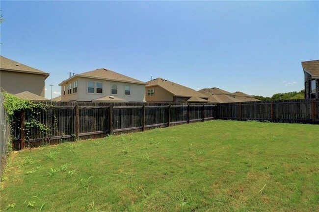 Building Photo - 624 Peregrine Way