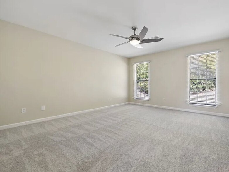 Building Photo - 231 Glenstone Cir