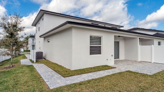 Building Photo - Stunning New Construction Villa for Rent Near Lake John