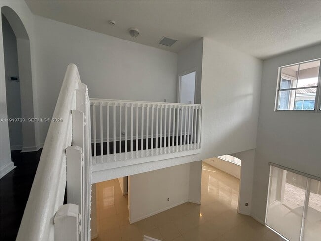 Building Photo - 10802 NW 84th Ln