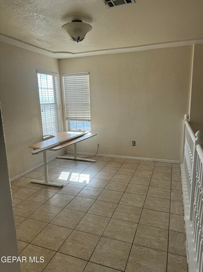 Building Photo - 12176 Dos Rios Dr