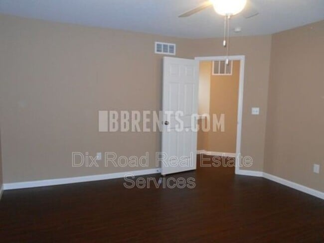 Building Photo - 450 Sharp Ct