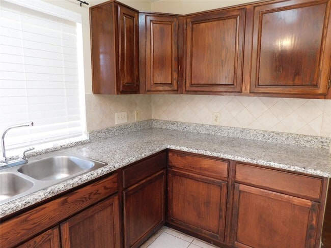 Building Photo - 3303 Rimrock Dr