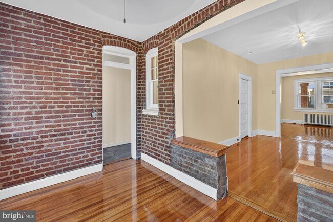 Building Photo - 623 Farragut St NW