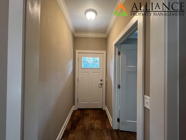 Building Photo - Beautiful Home on the East Side!