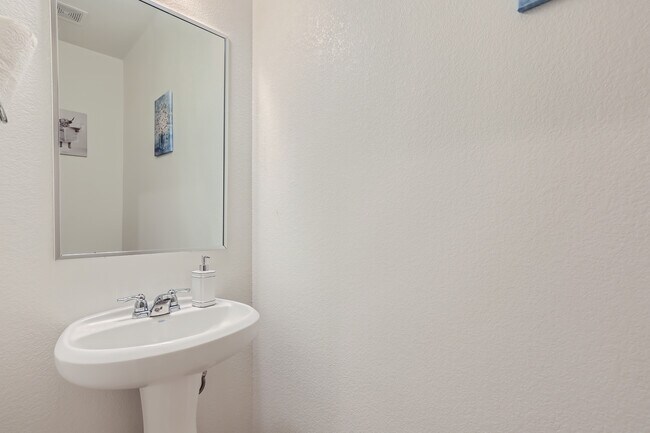 Building Photo - 2110 Goji Ln