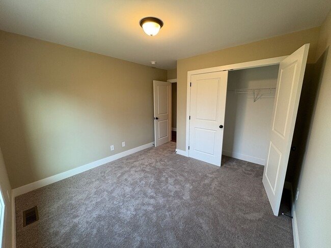 Building Photo - Beautiful new townhouse with a move in special of first month free!