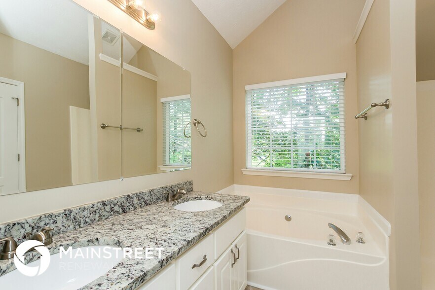 Building Photo - 308 Barr Cir