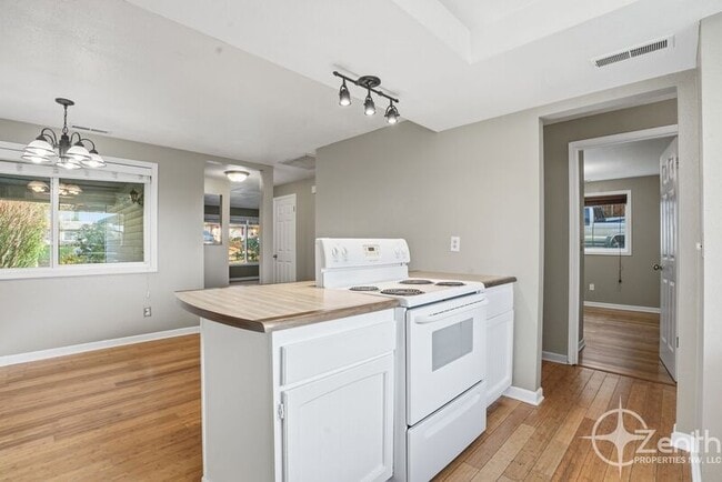 Building Photo - 1417 NW 98th Cir