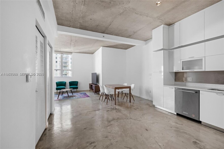 Building Photo - 234 NE 3rd St