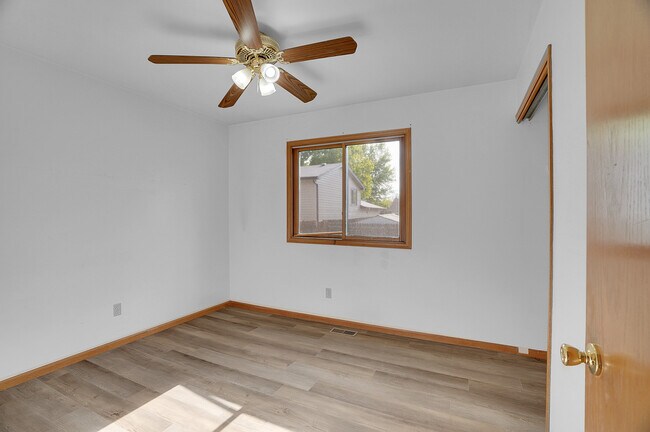 Building Photo - 866 S Buckeye Dr