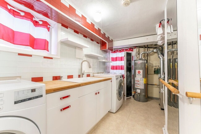 Building Photo - 810 W Dresser Dr