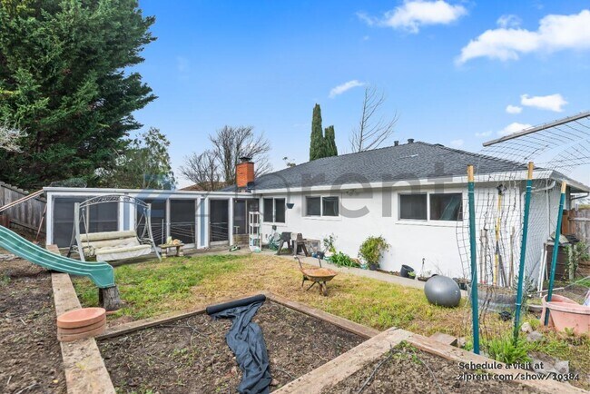 Building Photo - 3078 Deseret Dr