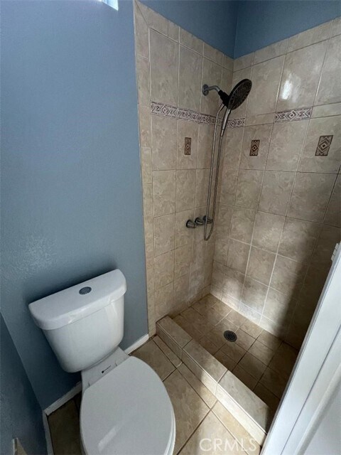 Building Photo - 2146 E Poppy St