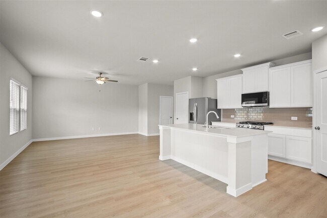 Building Photo - 7746 Bergamot Cir