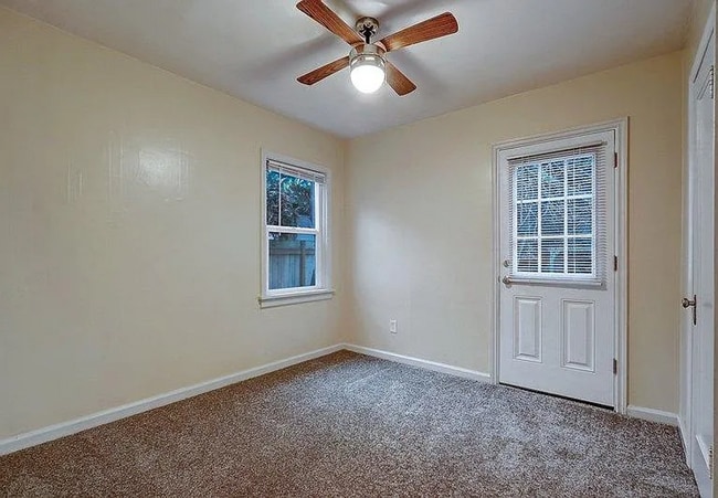 Building Photo - Great Northgate/Maple Leaf location - cute...