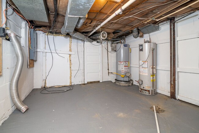 Building Photo - 402 Woodland Ave