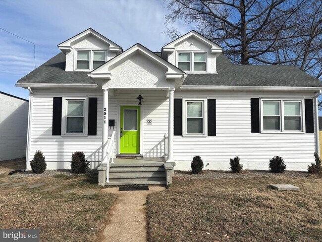 Building Photo - 2511 Charles St