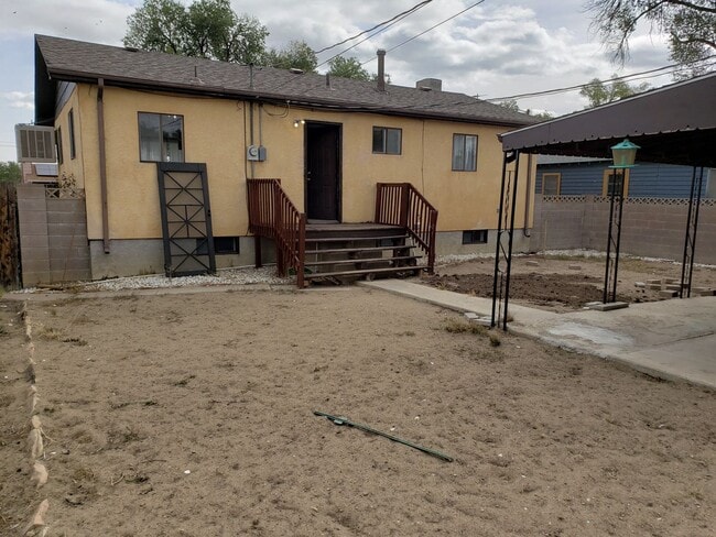 Building Photo - ALL PROSPECTIVE TENANTS MUST SUBMIT A ON LINE APPLICATION AND BE PRE-QUALIFIED PRIOR TO ANY SHOWI...