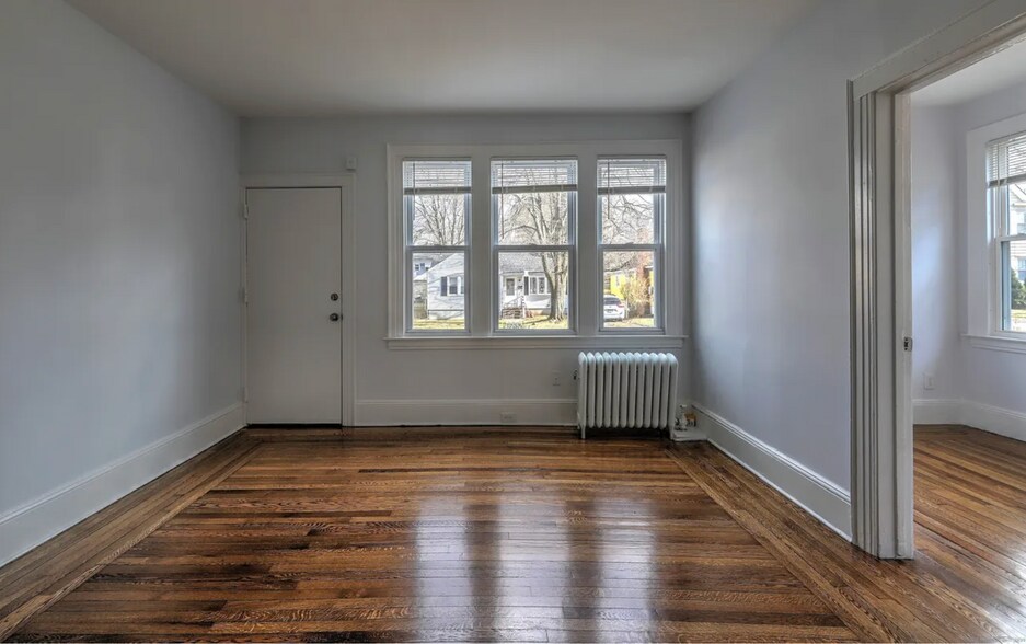 Building Photo - 48 Anthony St