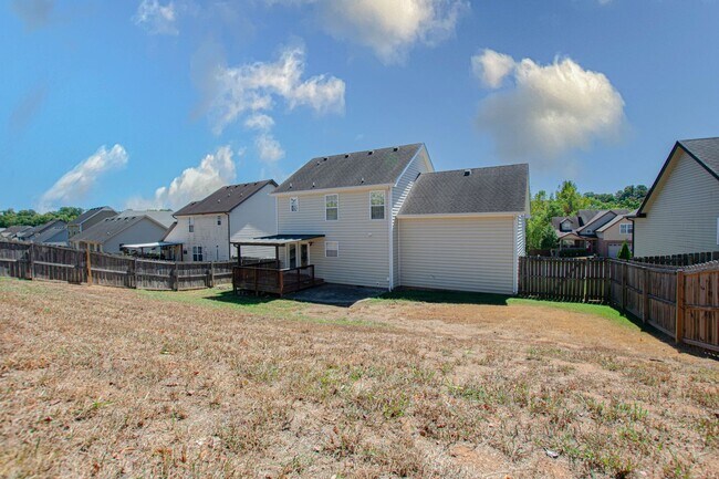 Building Photo - Pet Friendly Three Bedroom with Bonus!
