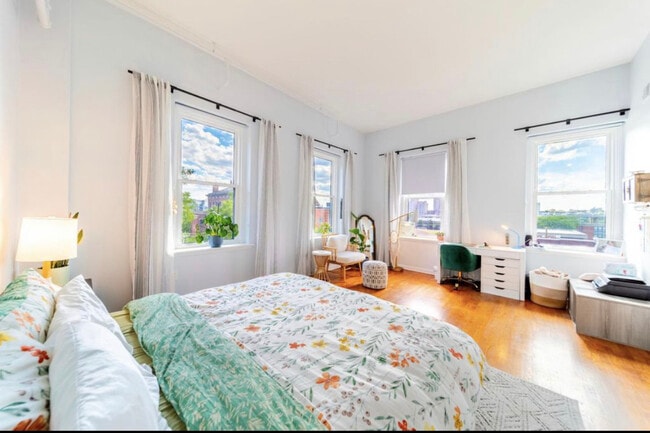 Building Photo - 187 WAYNE St