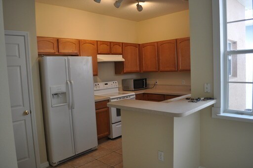 Building Photo - Beautiful 3-Bedroom Townhome in the Heart of Avalon Park