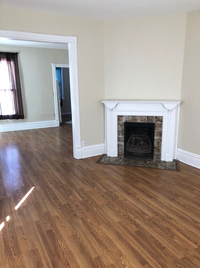 Building Photo - 452 Iowa Ave