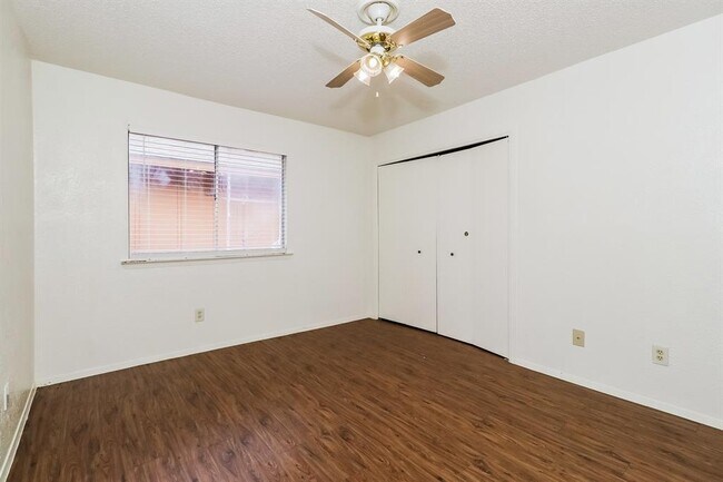 Building Photo - 323 W William Cannon Dr