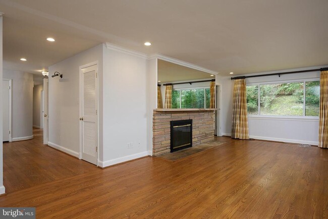 Building Photo - 6716 Tulip Hill Terrace