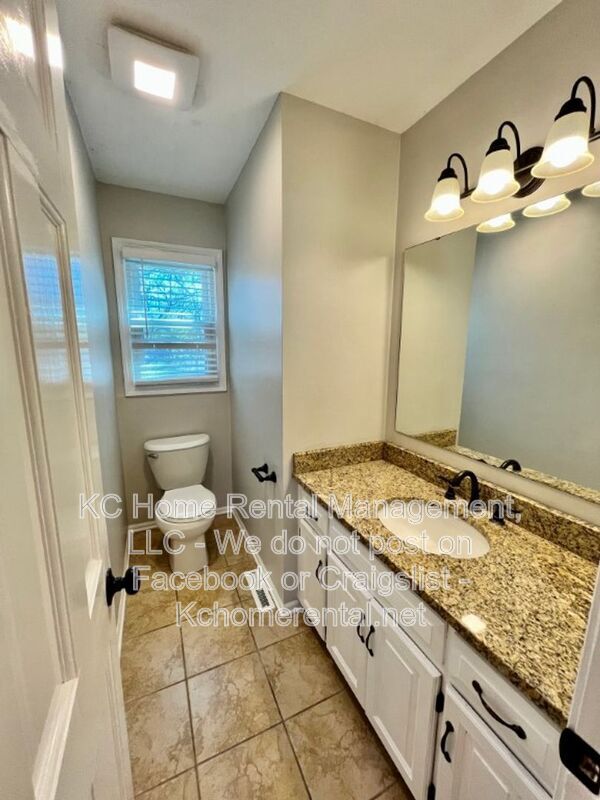 Building Photo - 1109 E Sleepy Hollow Dr