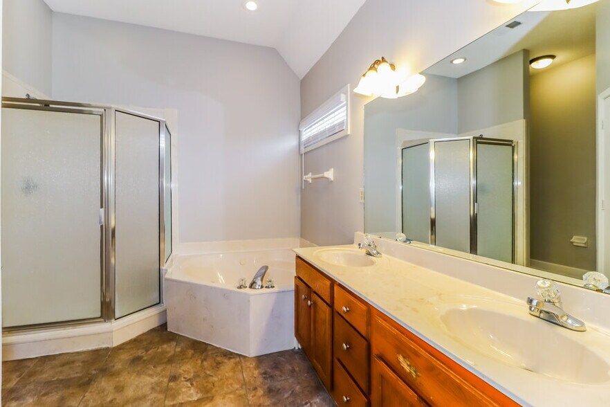 Building Photo - 1418 Hidden Ridge Ln