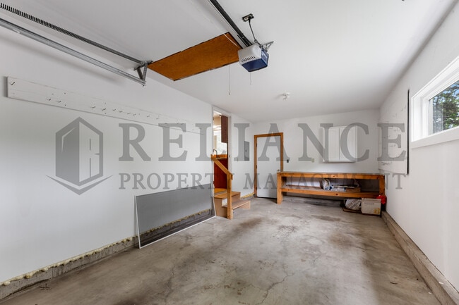 Building Photo - 1033 S Blackwill St